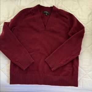 Women’s Banana Republic Factory V-Neck Burgundy Sweater